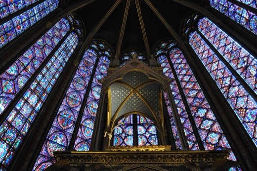 Vitráže horní kaple Sainte-Chapelle, gotického klenotu na ostrově Île de la Cité