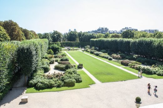 Zahrada Musée Rodin, kde se sochy prohlížejí pod širým nebem