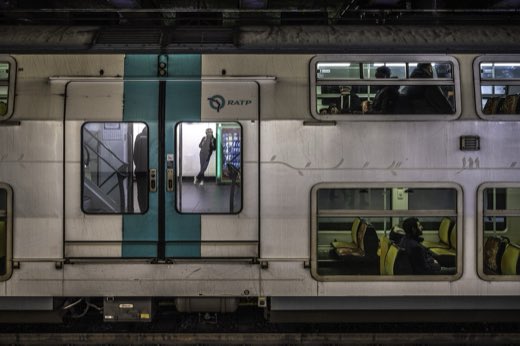 Patrová souprava RER A na nástupišti stanice Auber
