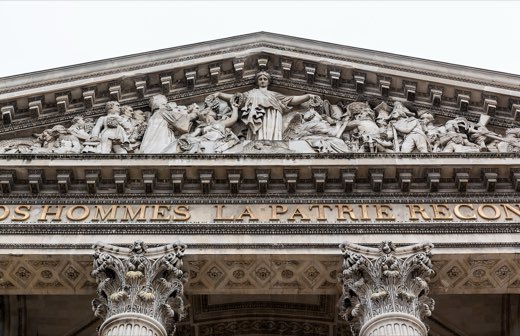 Pantheon s kupolí v Latinské čtvrti, kde odpočívají velké osobnosti Francie