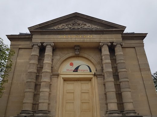 Musée de l'Orangerie na kraji zahrad Tuileries, známé Monetovými Lekníny
