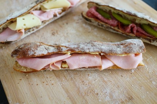 Jambon-beurre (bageta s máslem a šunkou)
