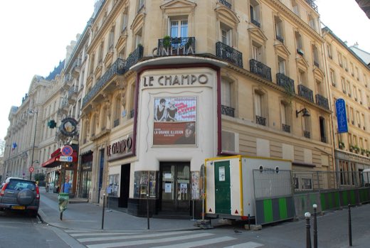 Artové kino Le Champo v ulici Rue des Écoles v Latinské čtvrti
